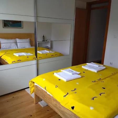 アパート Aleksandar パレ